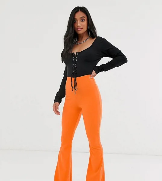 Оранжевые расклешенные брюки Missguided Petite-Оранжевый