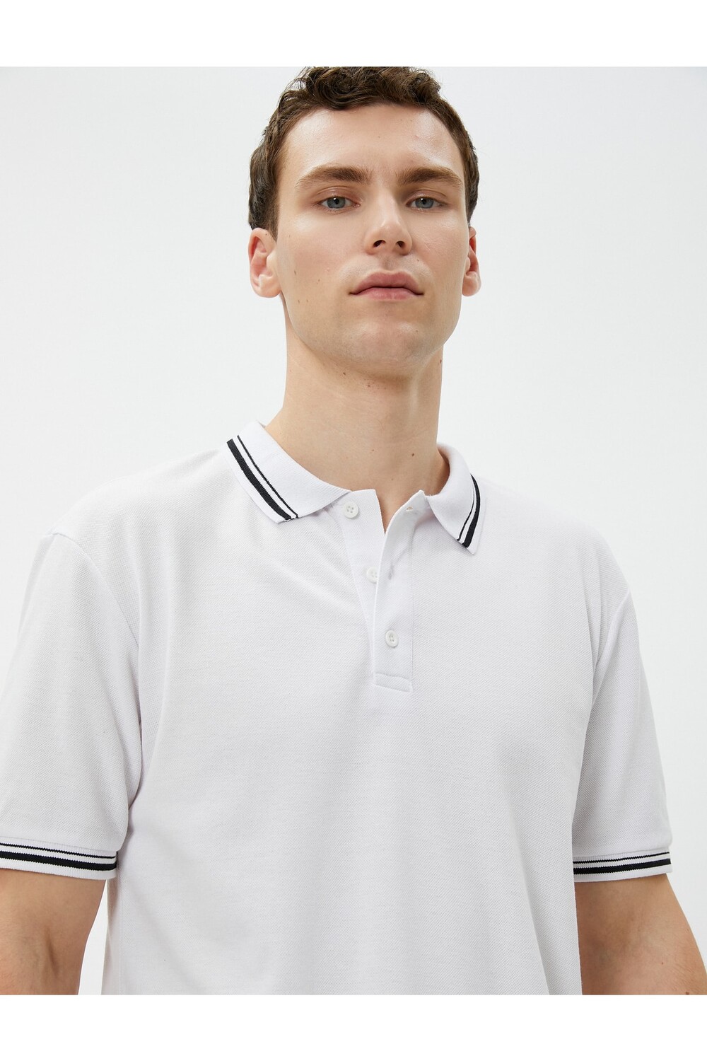Футболка с воротником-поло Slim Fit на пуговицах с коротким рукавом и окантовкой Koton, белый