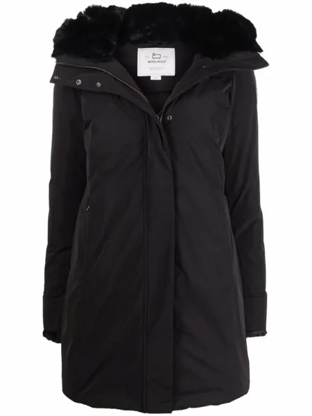 Woolrich пуховик с капюшоном и искусственным мехом, черный
