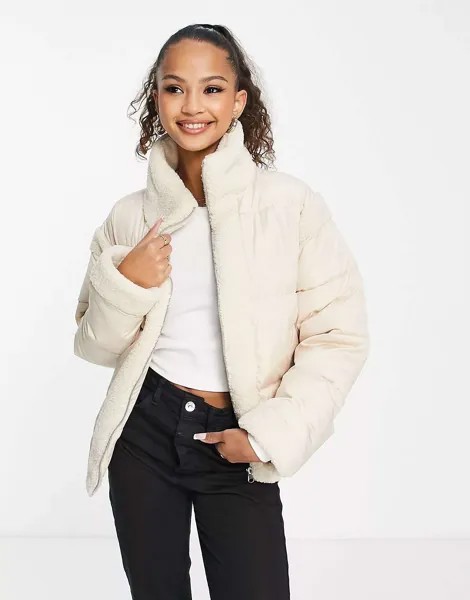 Кремовая объемная куртка-пуховик с высоким воротником и контрастными вставками из шерпы Wednesday's Girl