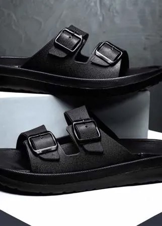 Мужские шлепанцы с пряжкой