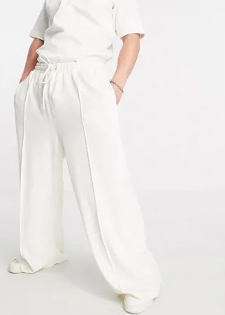 Велюровые джоггеры цвета экрю с широкими штанинами и защипами (от комплекта) ASOS DESIGN-Белый