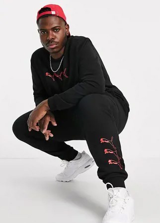 Черные джоггеры с повторяющимся логотипом Puma Plus – эксклюзивно для ASOS-Черный