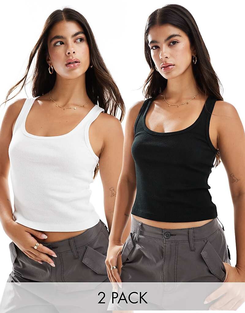 Pull&Bear – комплект из 2 футболок черного и белого цвета