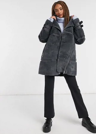 Темно-серое пальто-авиатор удлиненного кроя из искусственного меха New Look-Серый