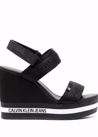 Calvin Klein Jeans босоножки на танкетке с логотипом