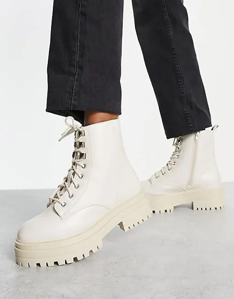 Белые массивные ботинки на плоской подошве со шнуровкой New Look Wide Fit