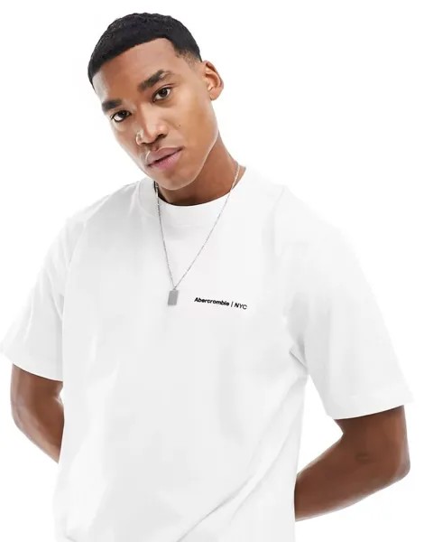 Abercrombie & Fitch – Trend – футболка белого цвета с очень маленьким логотипом