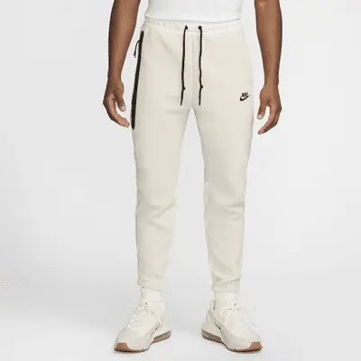 Джоггеры Nike Sportswear Tech Fleece, цвет Light Orewood Brown/Sail/Black