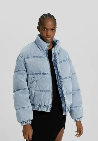 Зимняя куртка Puffer Bershka, цвет royal blue