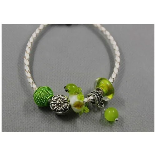 Браслет-цепочка Handinsilver ( Посеребриручку ) Браслет с шармами на кожаной основе, стекло, муранское стекло, стразы, 1 шт., размер 17 см, зеленый