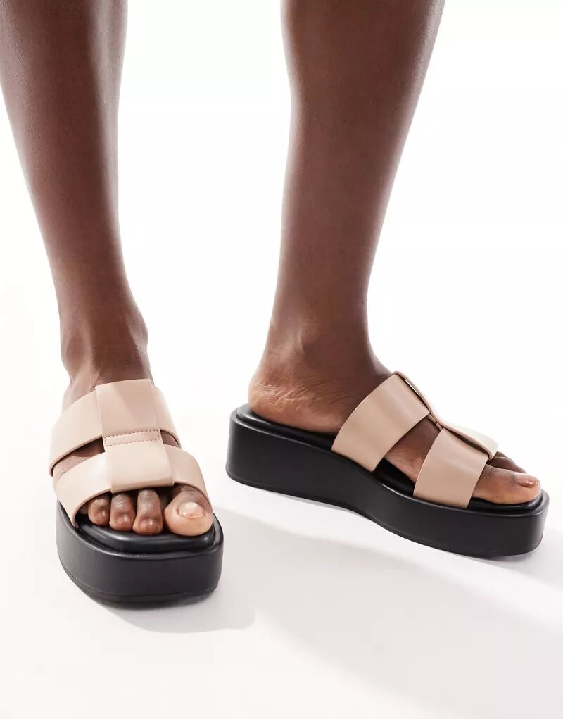 Коричневые массивные сандалии на плоской платформе в стиле 90-х New Look