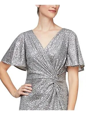 ALEX EVENINGS Женское вечернее платье-футляр серебристого цвета с отворотом спереди и развевающимися рукавами 6