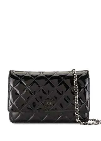 Chanel Pre-Owned лакированная стеганая сумка WOC