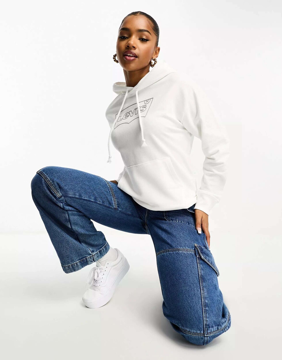 Худи белого цвета с графическим логотипом Levi's
