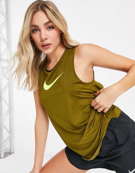 Топ цвета хаки с логотипом-галочкой Nike Pro Training-Зеленый цвет