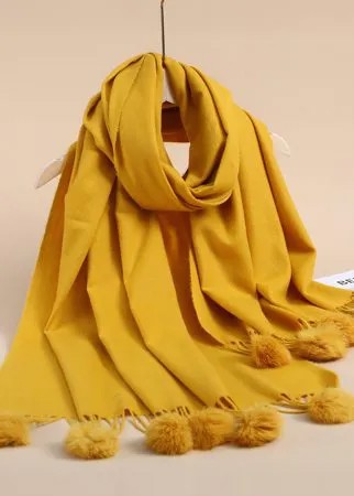 Однотонный шарф с помпоном