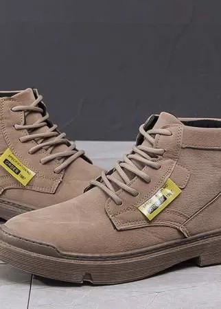 Мужские замшевые ботинки с текстовой заплатой на шнурках