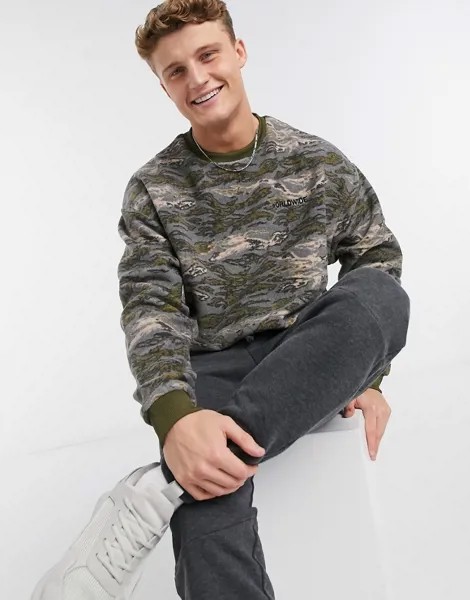 Cвитшот в стиле oversized из флиса с камуфляжным принтом и вышивкой ASOS DESIGN-Многоцветный
