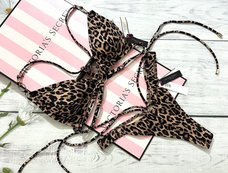 Купальный топ-стринги Victorias Secret с леопардовым принтом и золотым кольцом с ремешками и треугольными чашечками