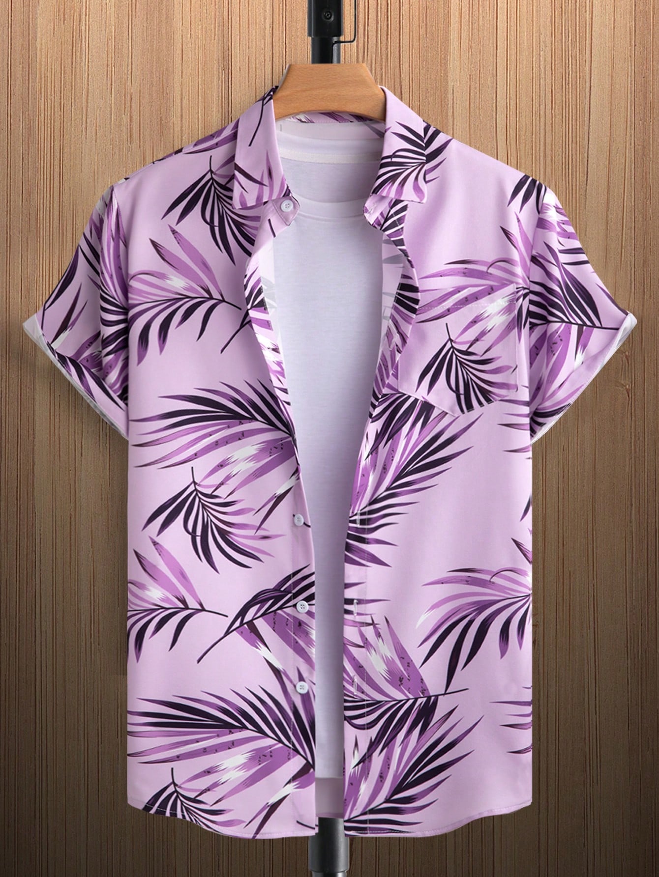 Мужская рубашка с короткими рукавами и принтом листьев на пуговицах Manfinity RSRT, сиреневый фиолетовый