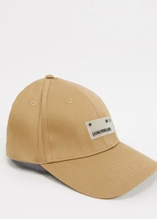 Бежевая бейсболка с каучуковым бейджем ASOS DESIGN-Коричневый цвет