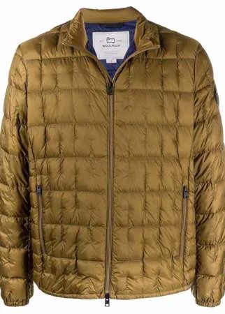 Woolrich стеганый пуховик с нашивкой-логотипом
