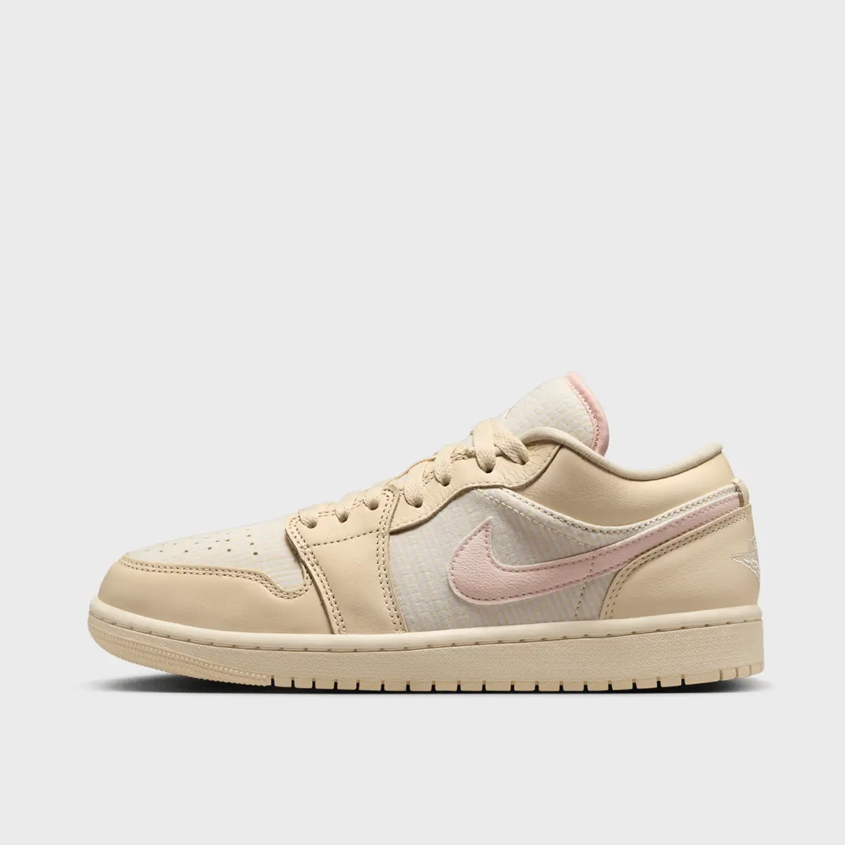 Кроссовки Jordan WMNS Air 1 Low SE, желтый/бежевый