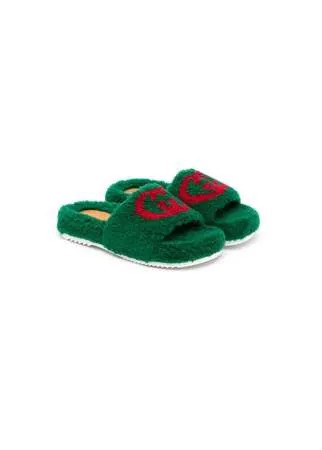 Gucci Kids шлепанцы из искусственного меха с логотипом Interlocking G