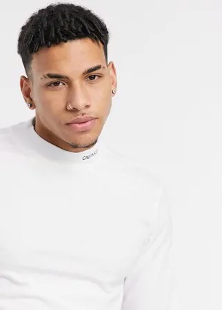 Белый лонгслив с высоким воротом и логотипом Calvin Klein