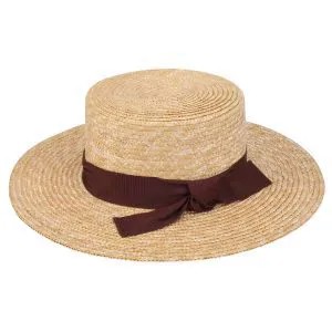 Модная шляпа EKONIKA из соломы. Элегантный головной убор выполнен в бежевом цвете. В качестве декора — текстильная коричневая широкая полоска. Такой аксессуар станет не только стильным элементом гардероба, но и защитой от нежелательных солнечных лучей. Шляпка будет гармонично сочетаться с летними платьями, сарафанами или брючными костюмами.