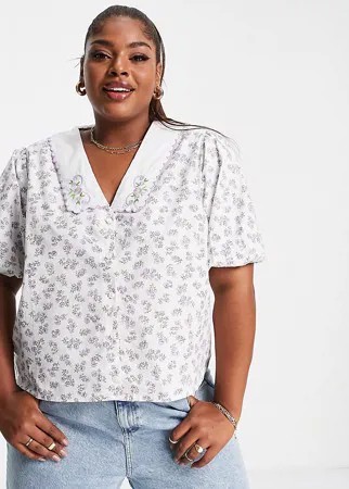 Свободная блузка с цветочным принтом и винтажной вышивкой на воротнике Neon Rose Plus-Белый
