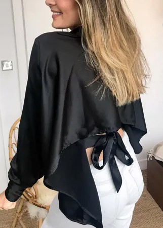 Атласная рубашка черного цвета с длинными рукавами и вырезом на спине ASOS DESIGN-Черный
