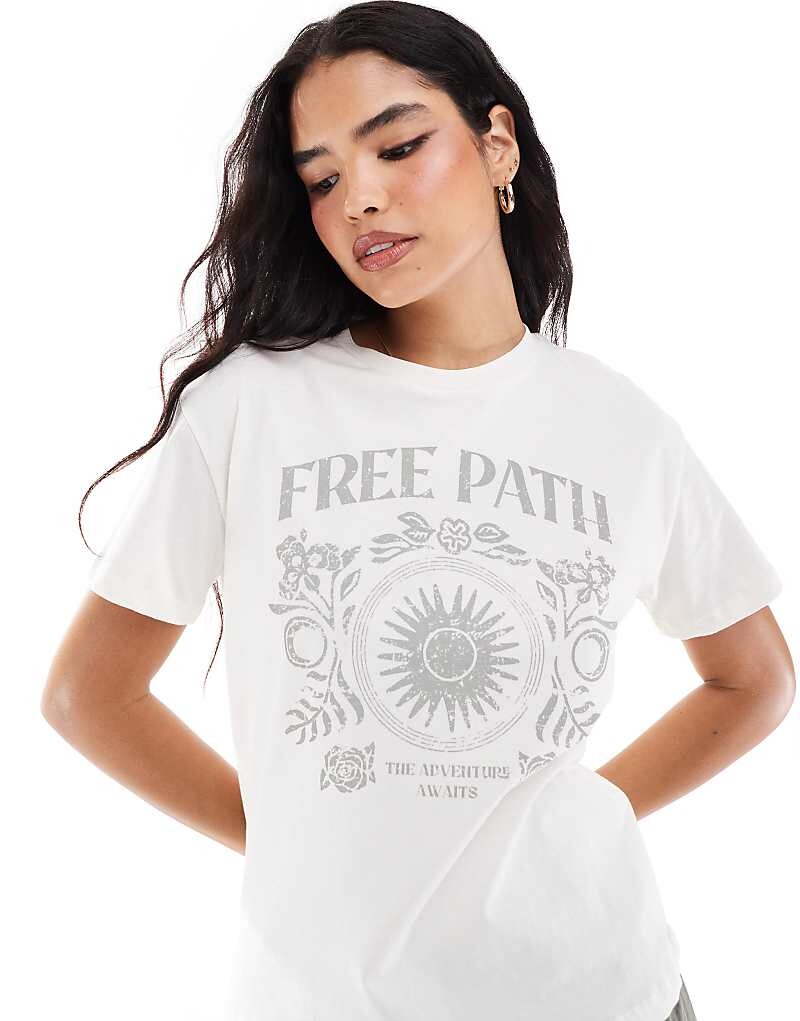 Бежевая футболка с рисунком в тон Pull&Bear 'Free Path'
