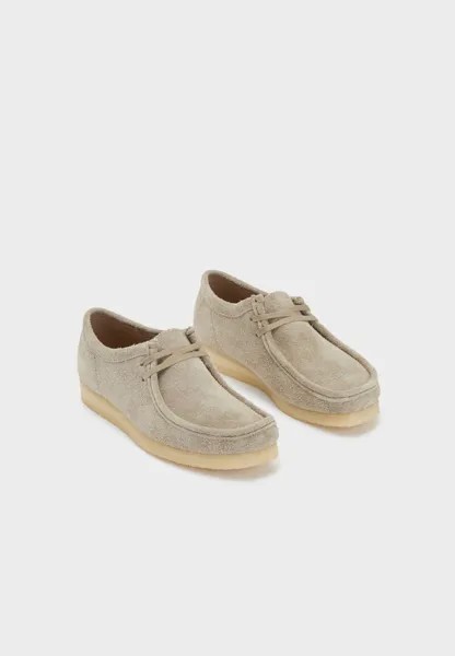 Спортивные туфли на шнуровке Wallabee Clarks Originals, цвет pale grey