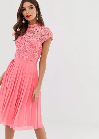 Кружевное платье миди с плиссировкой Chi Chi London-Розовый
