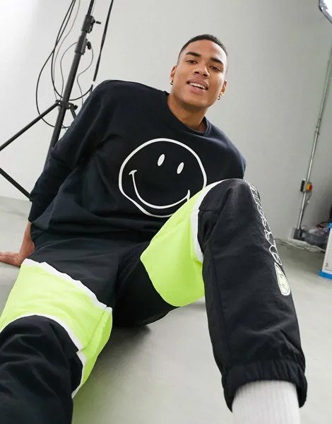 Черный свитшот ellesse x Smiley Corte