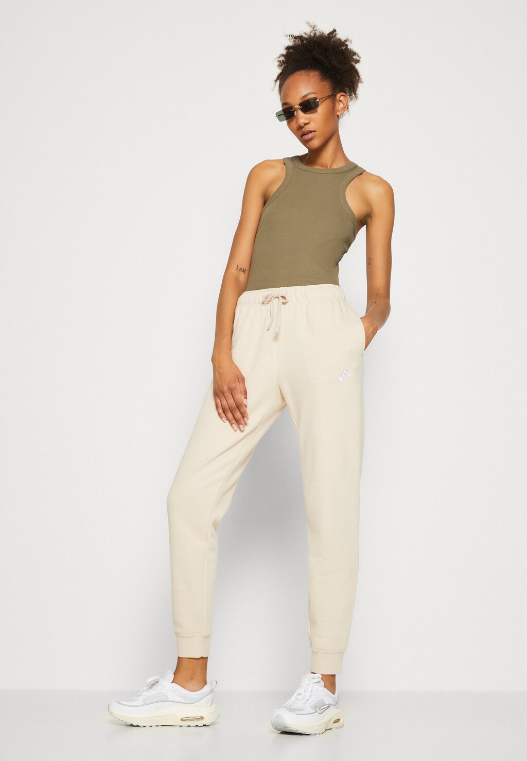 Спортивные штаны Club Pant Nike, Sanddrift/белый