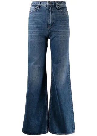 Totême расклешенные укороченные джинсы