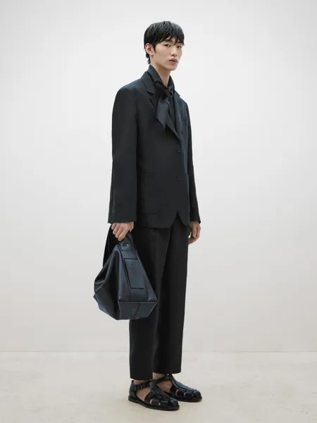 Льняной костюмный пиджак на двух пуговицах Massimo Dutti, черный