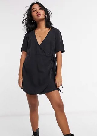 Черное свободное джинсовое платье с запахом ASOS DESIGN Petite-Черный