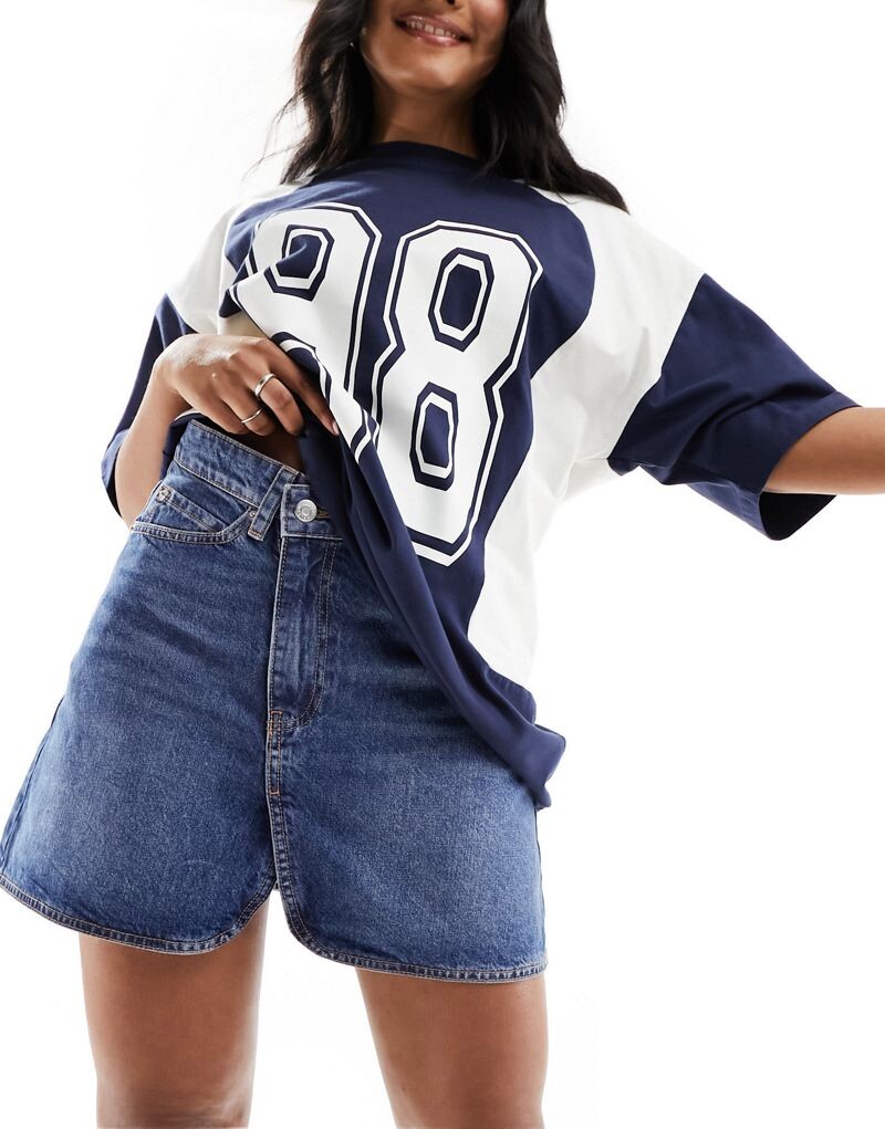 Голубая джинсовая мини-юбка с перекрещенной линией талии ASOS DESIGN