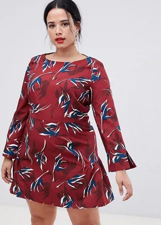 Короткое приталенное платье с рукавами клеш и цветочным принтом Closet London Plus-Мульти
