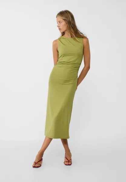 Дневное платье MIDI WITH AN ASYMMETRIC NECKLINE Stradivarius, зеленый