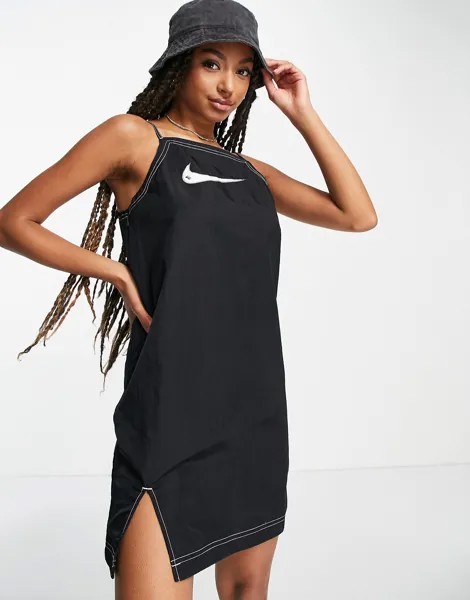 Черное флисовое платье-комбинация с контрастной строчкой Nike Swoosh