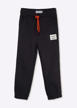 Тёмно-серые спортивные Jogger брюки с нашивкой для мальчика Gloria Jeans