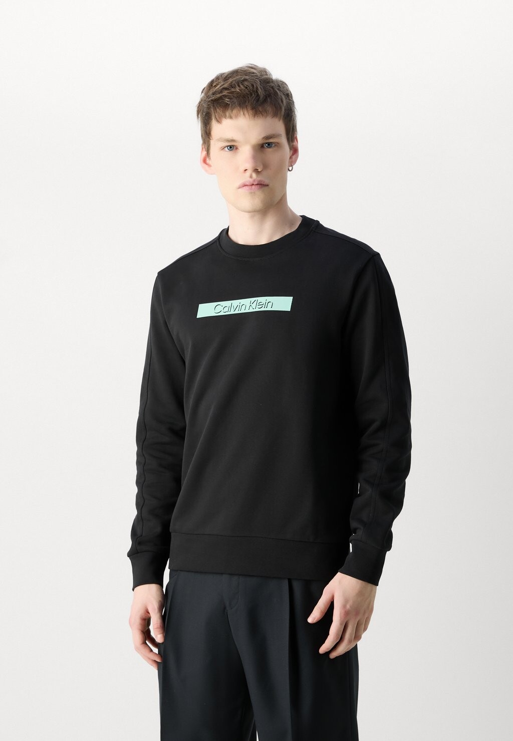 Спортивный свитер CUT OUT SHADOW LOGO Calvin Klein, черный