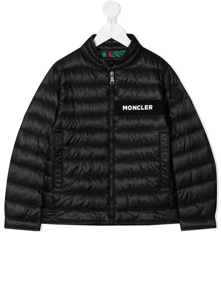 Moncler Enfant пуховик с нашивкой-логотипом