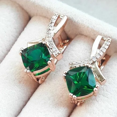 Серьги пусеты , бижутерный сплав, циркон, искусственный камень, зеленый, золотой