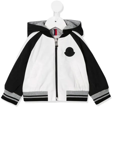 Moncler Enfant куртка с капюшоном и вставками на рукавах